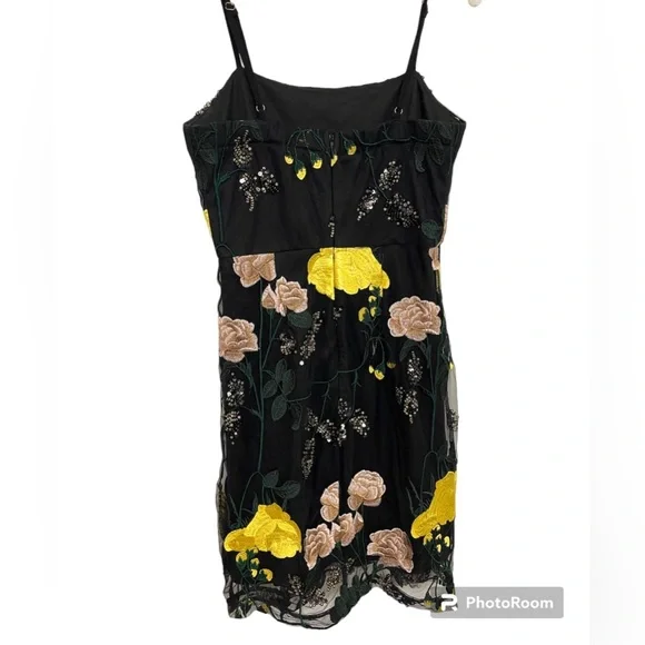 Lulu’s Flower Embroidered Sequin Dress Size Small Black and yellow . - Picture 5 of 11